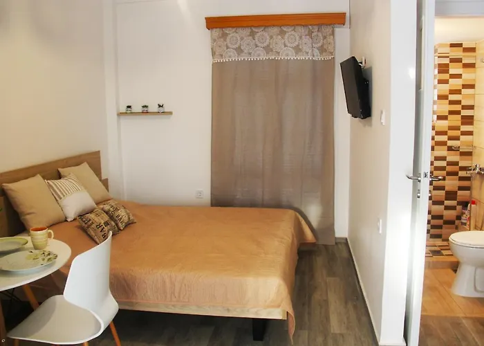 Fully Renovated Small & Cosy Studio