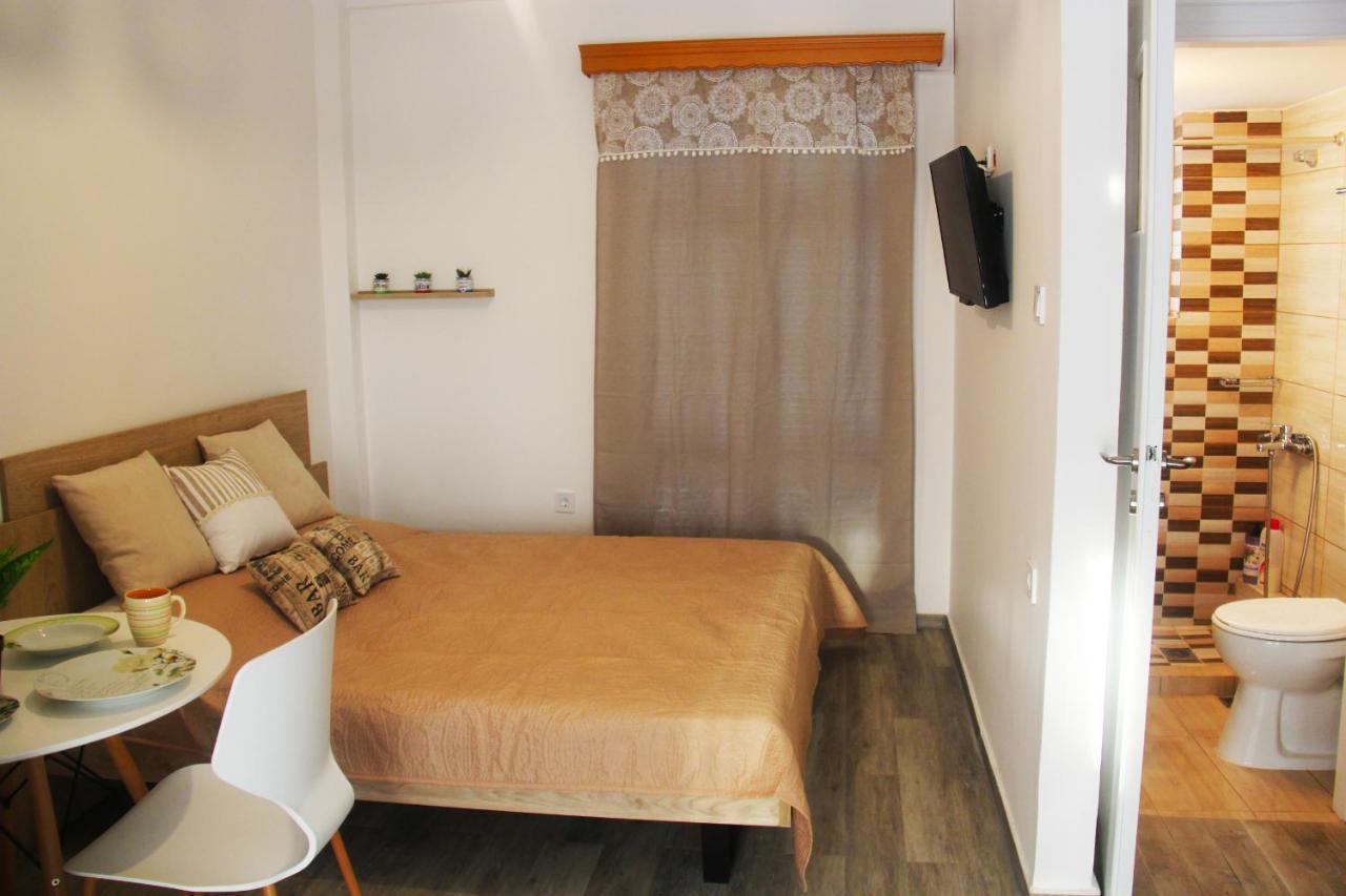 Fully Renovated Small & Cosy Apartment *