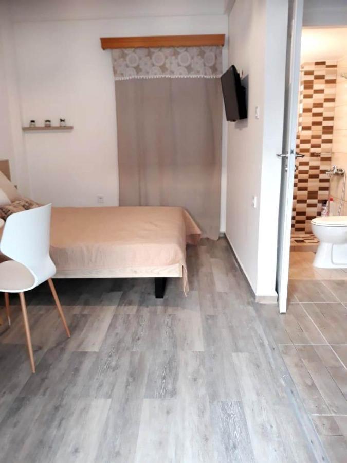 Fully Renovated Small & Cosy *