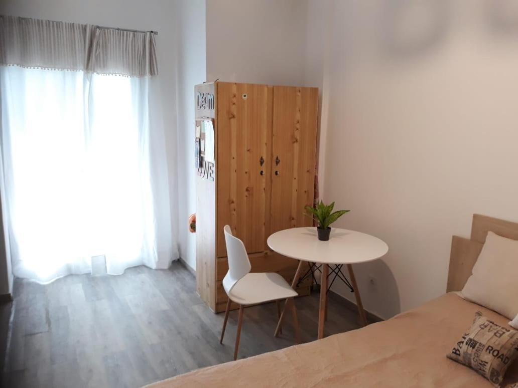 Fully Renovated Small & Cosy